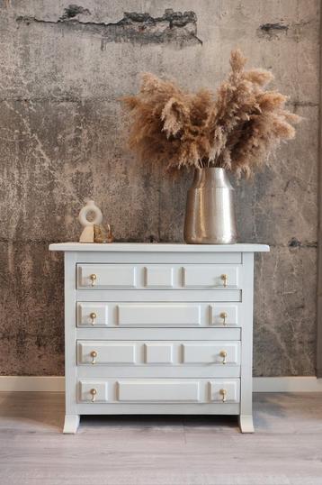 Beige Kastje - Geüpcycled beschikbaar voor biedingen