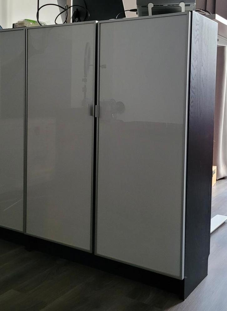 Ikea Billy kasten met deuren, Huis en Inrichting, Kasten | Roldeurkasten en Archiefkasten, Zo goed als nieuw, 100 tot 150 cm, 50 tot 100 cm