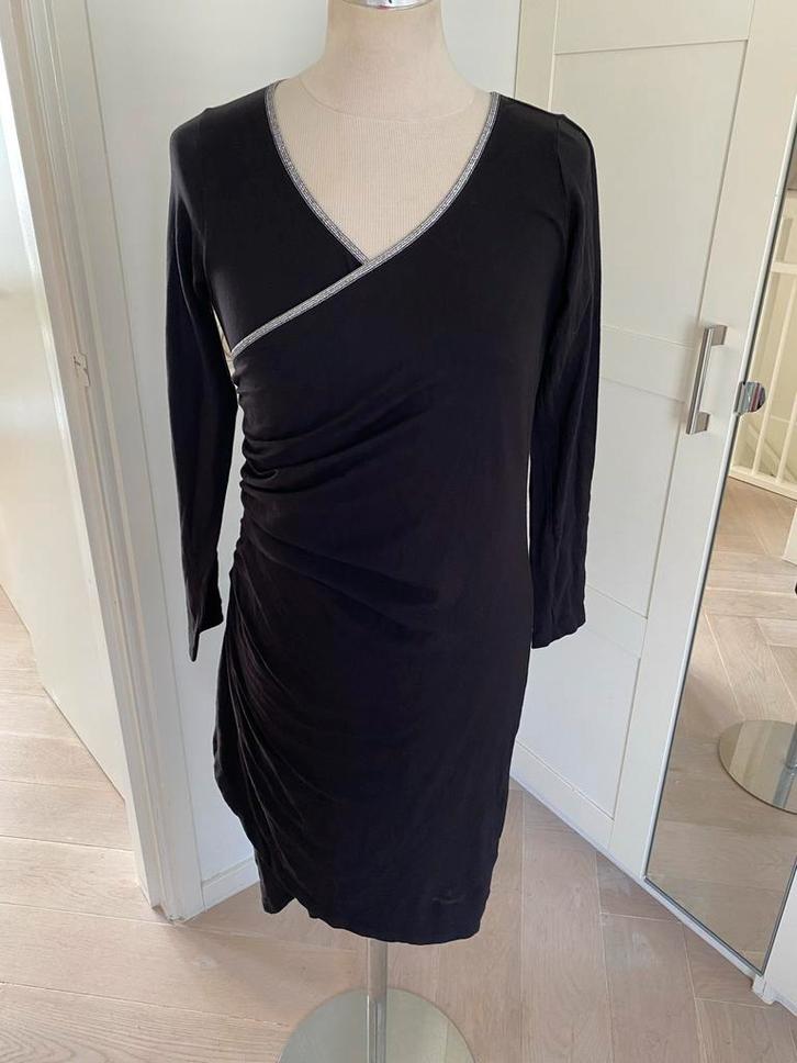 Zwarte jurk met lange mouwen merk JE M’APPELLE maat M, Kleding | Dames, Jurken, Zo goed als nieuw, Maat 38/40 (M), Zwart, Knielengte