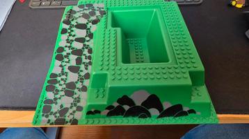 Lego grondplaat set 6082. Castle fire breathing fortress.  beschikbaar voor biedingen