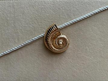 Creme witte koord ketting met gouden schelp bedel ibiza beschikbaar voor biedingen