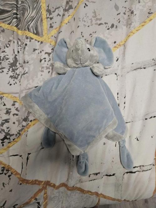 Olifant tuttel -- petit villain, Kinderen en Baby's, Speelgoed | Knuffels en Pluche, Zo goed als nieuw, Olifant, Ophalen of Verzenden