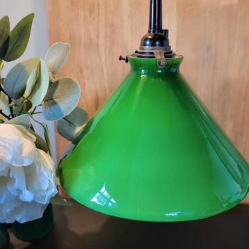 Antieke Smaragdgroene Hanglamp Opaline Glas beschikbaar voor biedingen