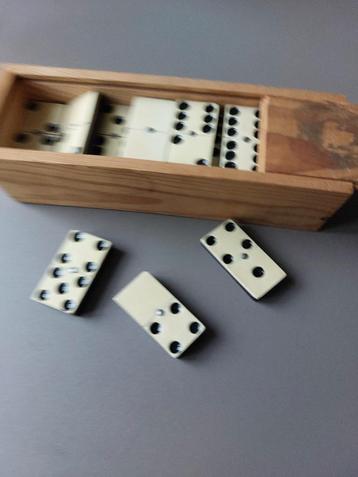 Vintage Domino Set in Houten Doos beschikbaar voor biedingen