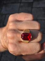 Gold Ring Red Stone, Sieraden, Tassen en Uiterlijk, Ringen, Ophalen of Verzenden, Zo goed als nieuw, Goud, Dame