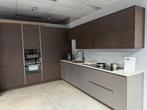 Showroommodel keuken met Siemens StudioLine apparatuur, Huis en Inrichting, Keuken | Complete keukens, Ophalen, Bruin, Hoekkeuken