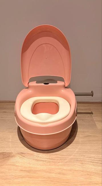 Roze plaspot met wc rol houder beschikbaar voor biedingen