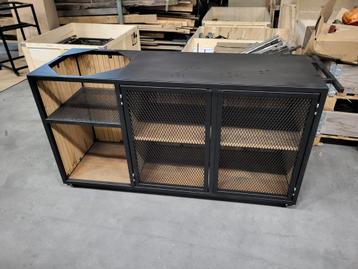 Stalen Buitenkeuken met Eiken Afwerking beschikbaar voor biedingen