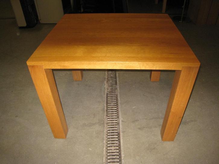 Eiken bijna vierkante tafel, breed 100, diep 90, hoog 76, Huis en Inrichting, Tafelonderdelen, Gebruikt