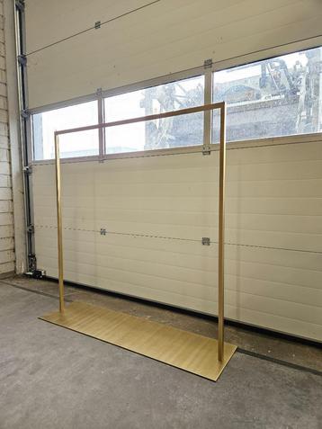 kledingrek messinglook goud 4st beschikbaar voor biedingen