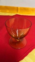 1 Amberkleurig hardgeblazen glas op voet, Ophalen of Verzenden