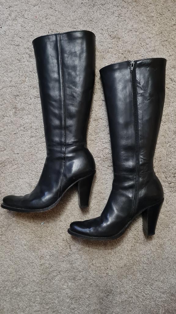 Tony Mora laarzen 39/40, Kleding | Dames, Schoenen, Zo goed als nieuw, Hoge laarzen, Zwart, Ophalen of Verzenden