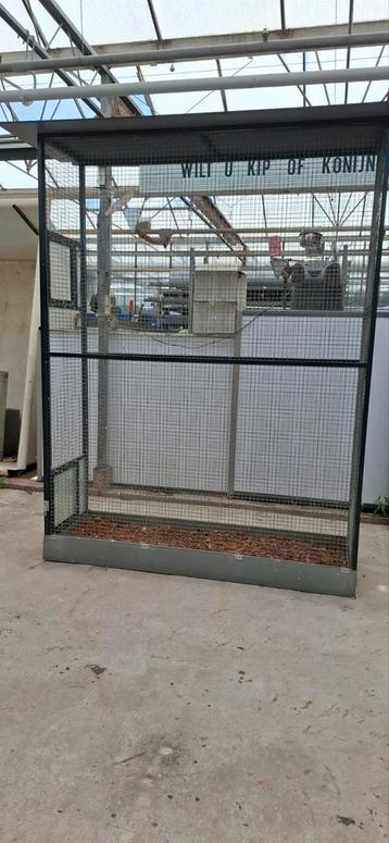 Leuke kleine volière  beschikbaar voor biedingen