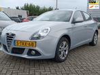 Alfa Romeo Giulietta 1.4 AUTOM/1te EIGENAR/NIEUW DISTRUIBITR, 65 €/maand, Euro 6, 4 cilinders, Wit