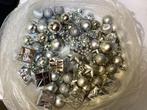 Grote doos met allerhande zilver-witte- glas kerstversiering, Ophalen of Verzenden, Gebruikt