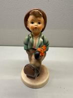 Goebel Porseleinen Beeldje Jongen met Paraplu W. Germany 79/, Antiek en Kunst, Ophalen of Verzenden