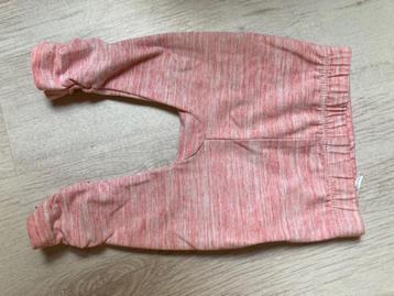 Roze broekje maat 56 beschikbaar voor biedingen