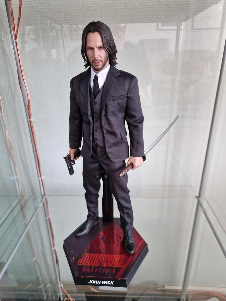 Hot Toys John Wick 4 - Zo Goed Als Nieuw!, Verzamelen, Film en Tv, Zo goed als nieuw, Film, Actiefiguur of Pop, Ophalen