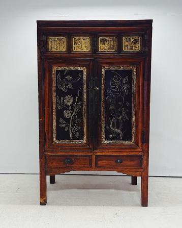 Chinese Kast Antiek met Goud beschikbaar voor biedingen