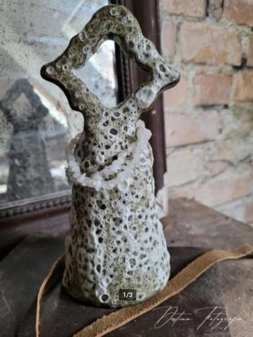 Boho Chique statue handgemaakt keramiek beschikbaar voor biedingen