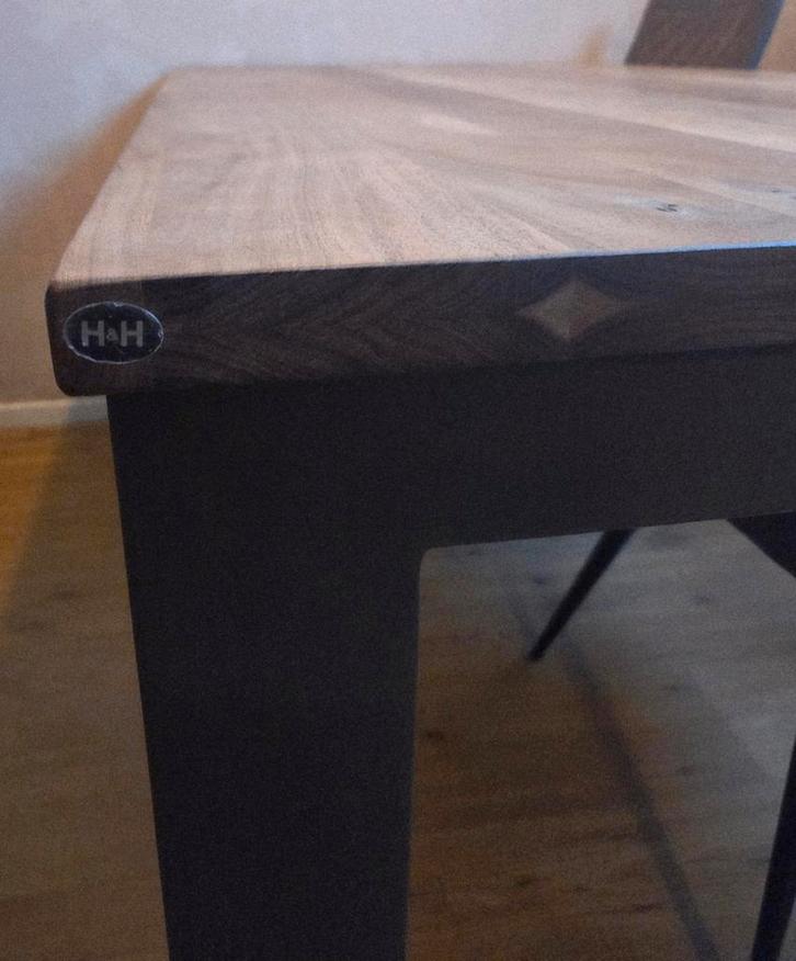 H&H Eettafel - Mangohout & zwart metaal 160x90, Huis en Inrichting, Tafels | Eettafels, Zo goed als nieuw, 50 tot 100 cm, 150 tot 200 cm