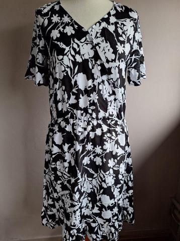 Nieuwe stretch jurk zwart/wit print van Up2Fashion, maat S beschikbaar voor biedingen