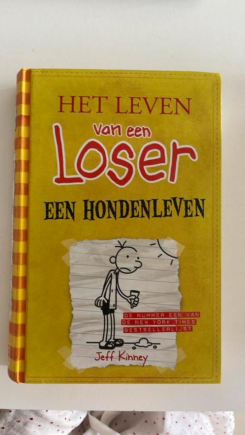 Jeff Kinney - Een hondenleven, Boeken, Kinderboeken | Jeugd | 10 tot 12 jaar, Zo goed als nieuw, Ophalen of Verzenden