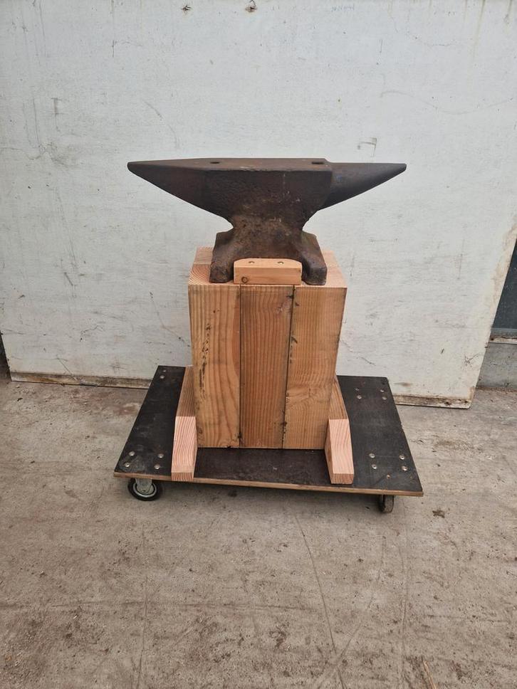 ⚒️️aambeeld 65kg op houten blok, houten sokkel ,houten bok⚒️, Doe-het-zelf en Verbouw, Gereedschap | Handgereedschap, Ophalen