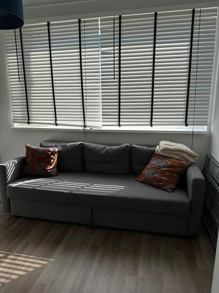 IKEA FRIHETEN Hoekbank Slaapbank, Huis en Inrichting, Banken | Sofa's en Chaises Longues, Zo goed als nieuw, Vierpersoons of meer