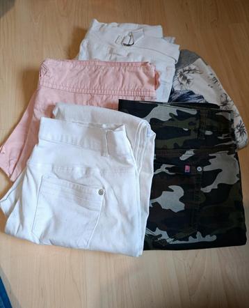 Groot pakket dames kleding maat 40/42 beschikbaar voor biedingen