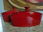 2 rode vazen 42 cm breed, 25 cm hoog en 13 cm diep., Ophalen, Minder dan 50 cm, Rood, Glas