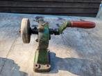 Antieke handslijpmachine, Ophalen