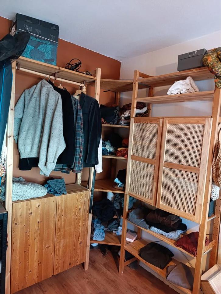 Ivar Hoekkast Grenen Rotan deurtjes Kledingkast kast hoek, Huis en Inrichting, Kasten | Kledingkasten, Gebruikt, 200 cm of meer