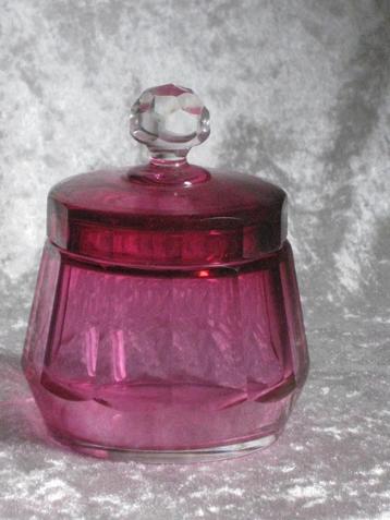 Victorian Cranberry Glas Dekselpot beschikbaar voor biedingen