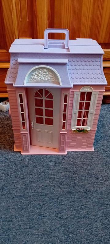 Poppenhuis  beschikbaar voor biedingen
