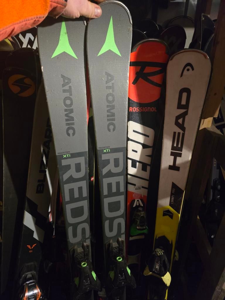 156cm ATOMIC REDSTER XTI ALL ROUN CARVE SKIS VOOR GEVORDERDE, 140 tot 160 cm, Ophalen of Verzenden, Zo goed als nieuw, Carve