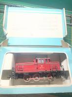 Marklin v 60 van de DB ( rood), Wisselstroom, Locomotief, Ophalen of Verzenden, Zo goed als nieuw