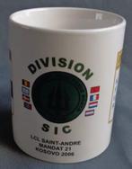 KFOR DIVISION SIC MULTINATIONAL 2006 mok H9,5xO8cm TASK FORC, Verzamelen, Postbus 64461, Brunssum, Nederland, Verzenden, Kenduseditemsinfo@gmail.com