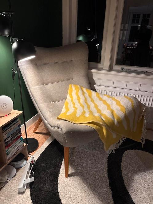 Lichtgrijze Design Oorfauteuil, Huis en Inrichting, Fauteuils, Gebruikt, Stof, 50 tot 75 cm, 75 tot 100 cm, Ophalen