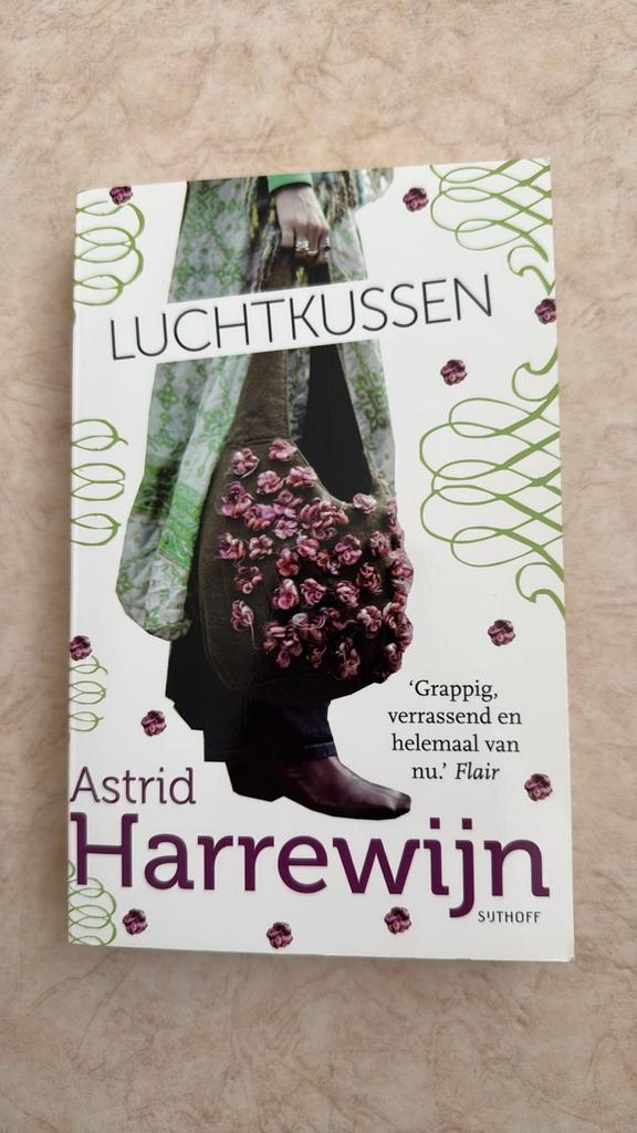 Astrid Harrewijn - Luchtkussen, Boeken, Literatuur, Zo goed als nieuw, Nederland, Ophalen of Verzenden