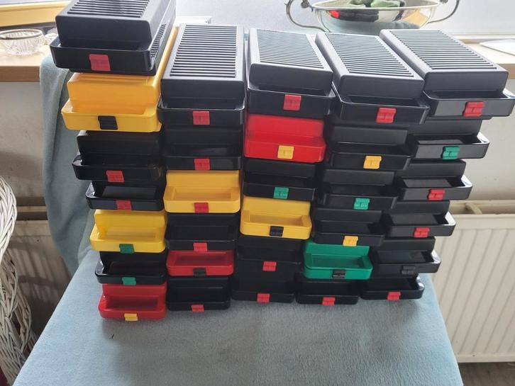 Cassettebandjes Opbergbox voor 12 Cassettes - 31 stuks, Hobby en Vrije tijd, Modelbouw | Auto's en Voertuigen, Gebruikt, Overige typen