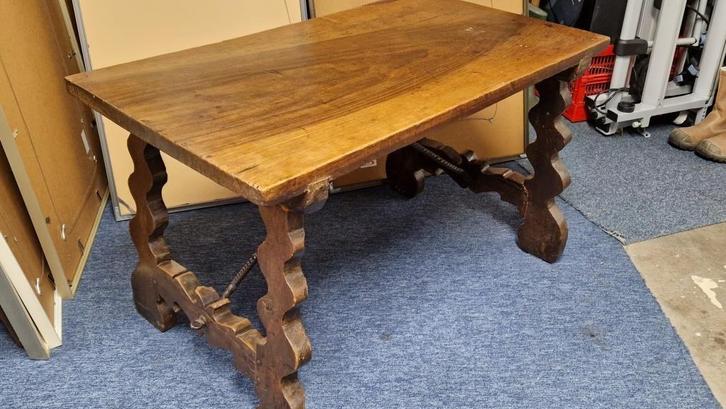 Spaanse salontafel antiek 17e eeuw, Antiek en Kunst, Antiek | Meubels | Tafels, Ophalen