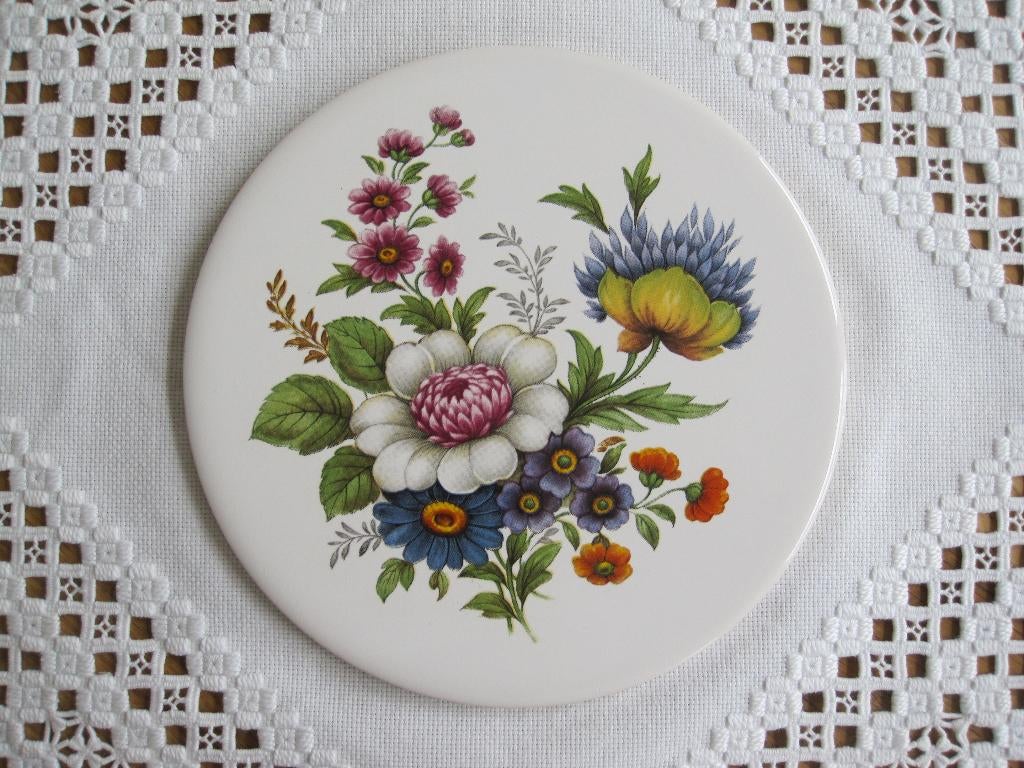 H & Johnson porseleinen onderzetter doorsnee 15 cm nieuw., Antiek en Kunst, Antiek | Porselein, Ophalen of Verzenden