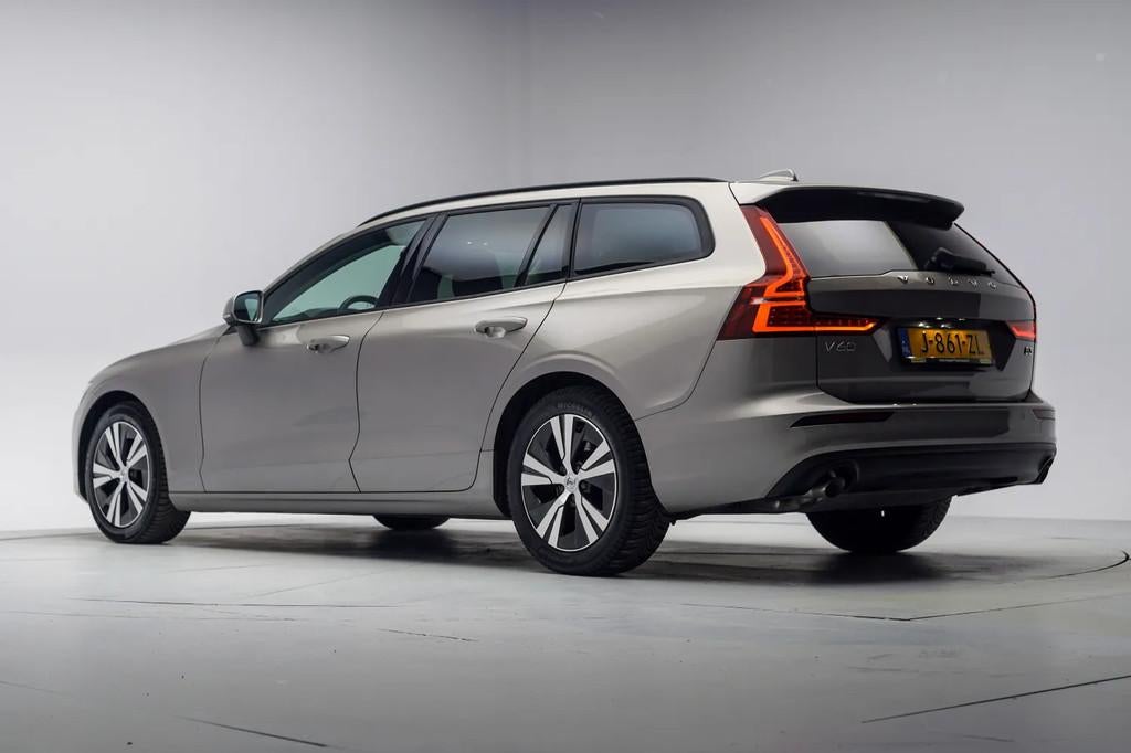 Volvo V60 2.0 B3 Momentum Advantage Aut. [ Navigatie Full LE, Automaat, Lichtsensor, 4 cilinders, 1969 cc