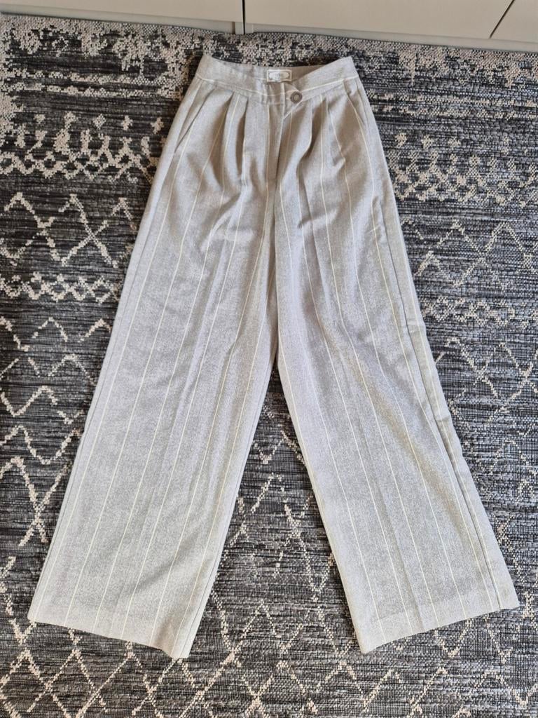 Aaiko pantalon broek maat xs, Kleding | Dames, Broeken en Pantalons, Aaiko, Beige, Ophalen of Verzenden, Zo goed als nieuw