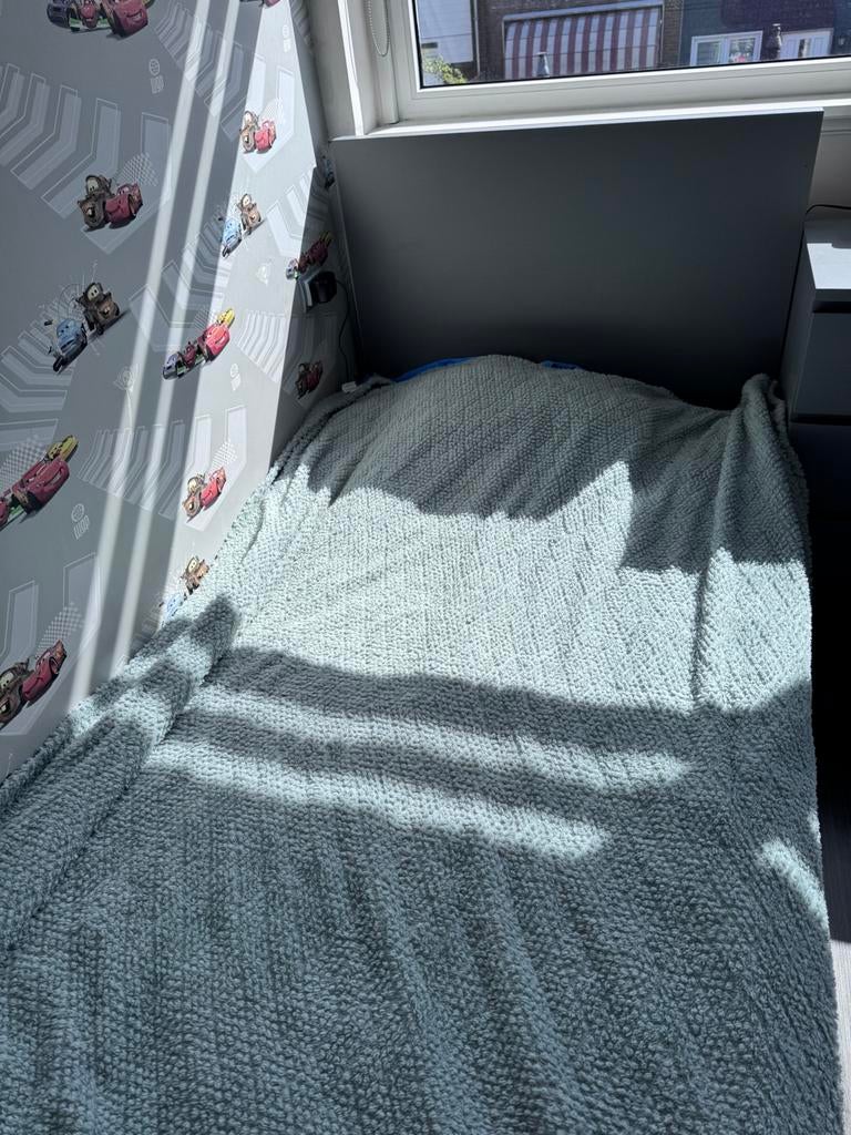Een person bed grijs van ikea met matras!!, Eenpersoons, Ophalen of Verzenden, Zo goed als nieuw, Stof