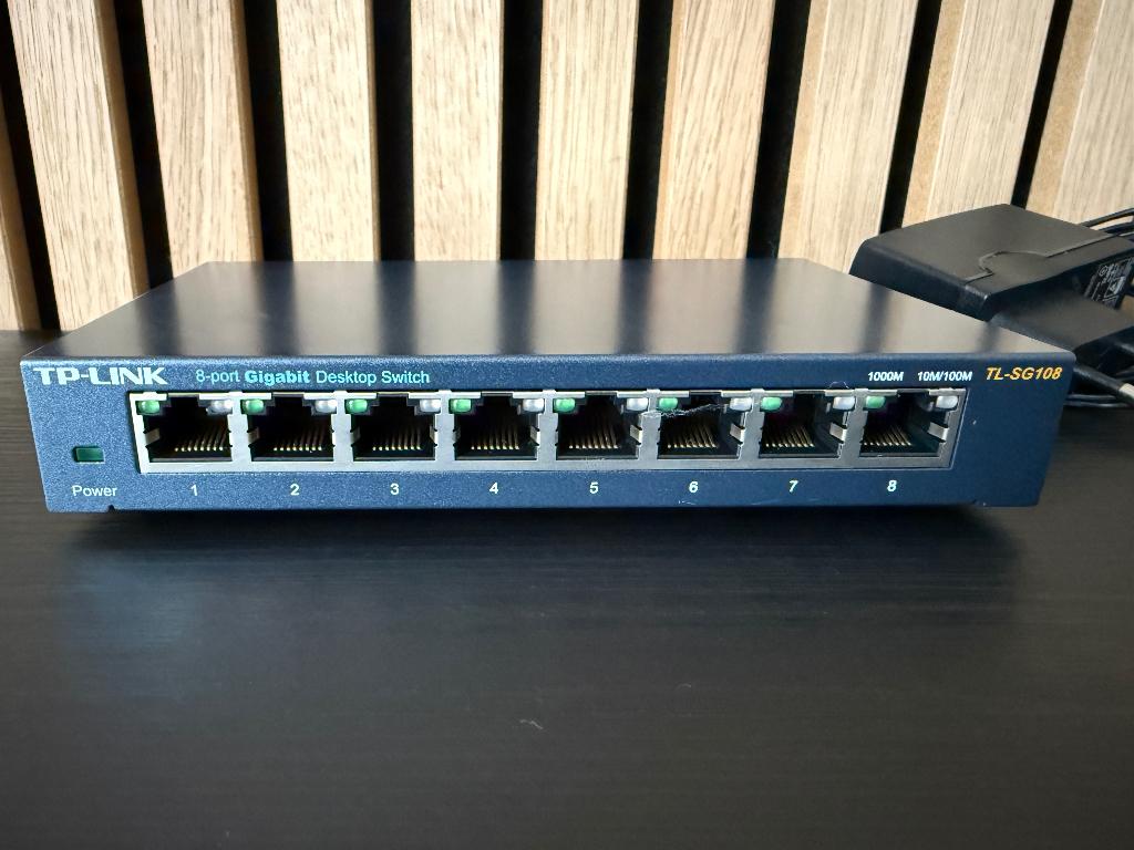 2x Switch (Netgear ProSafe GS105E + TP-Link TL-SG108), Ophalen of Verzenden, Gebruikt