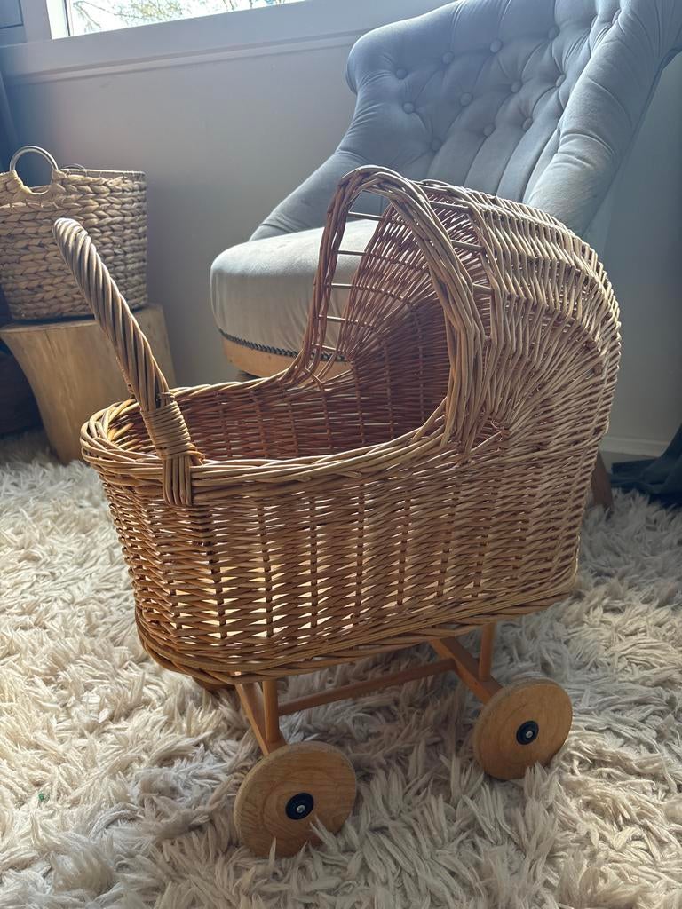 Rieten poppenwagen, Kinderen en Baby's, Speelgoed | Poppen, Ophalen of Verzenden, Gebruikt, Overige typen