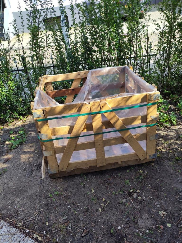 Gratis ophalen: houten pallet krat van 1 bij 1, Minder dan 3 m³, Ophalen