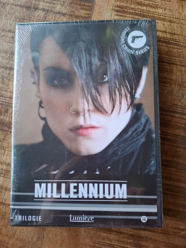 dvd-boxset van de Millennium-trilogie NIEUW, Cd's en Dvd's, Dvd's | Thrillers en Misdaad, Nieuw in verpakking, Boxset, Alle leeftijden